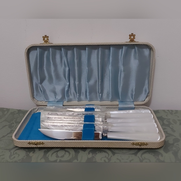 Steak Knife Set with Mother of Pearl Handles, Leppington Cutlass of Sheffield - Picture 4 of 12